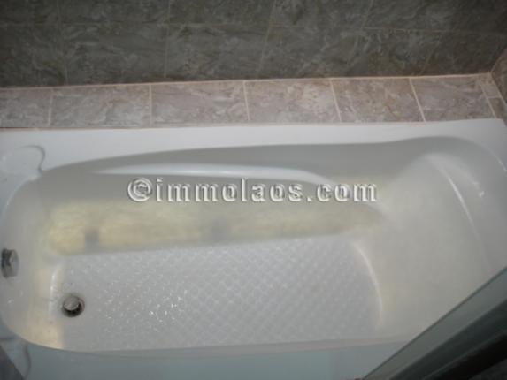 Apartment for rent in Vientiane Laos-Bathroom