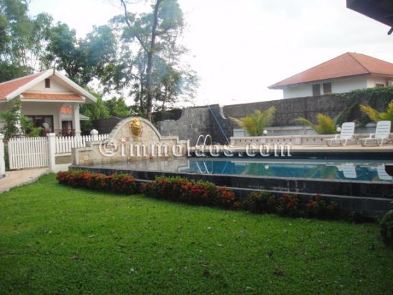 House for rent with swimming pool in Vientiane Laos